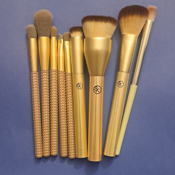 Gold Women’s Makeup Brush Set – Professional Face & Eye Brushes